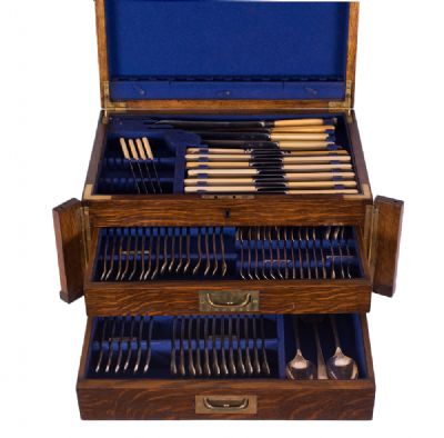 Oak-Cased Canteen of Mixed Cutlery at Dolan's Art Auction House