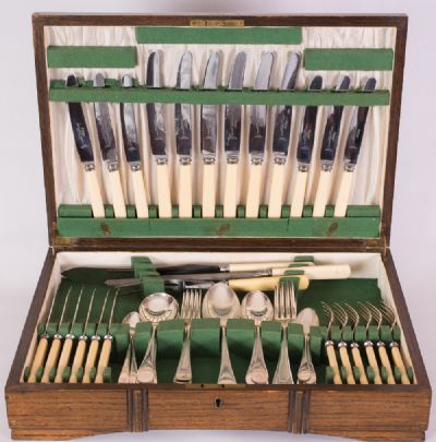 Oak Canteen of Silver Plated Cutlery at Dolan's Art Auction House